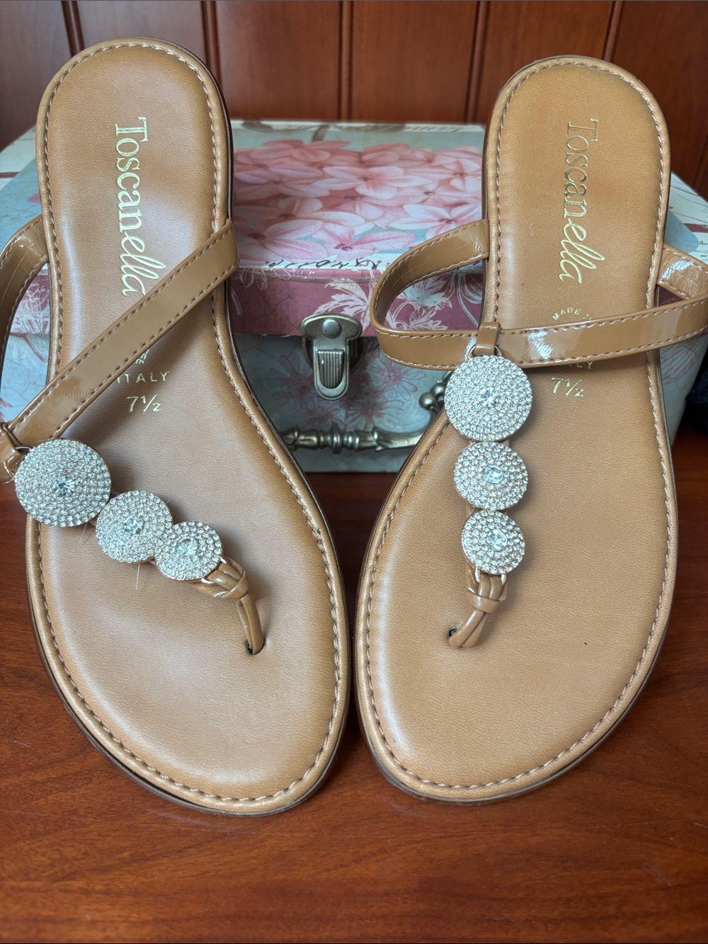 Toscanella flat thong sandals Tan Rhinestone size 7.5